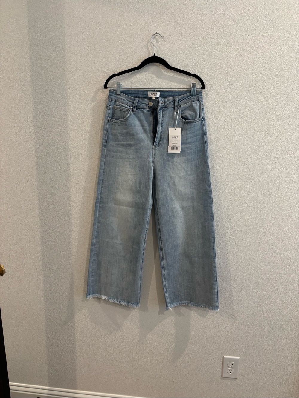 Avara Wide Leg Crop Jeans in Light Blue
